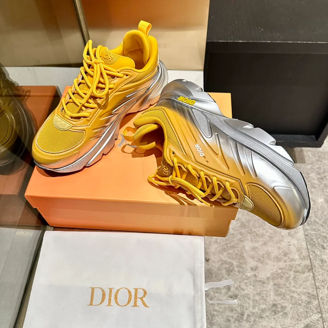 p680🐮🐮New to the Dior collection, these C'est Dior sneakers make a bold and stylish statement. Carefully crafted, the letters C and D are displayed on the sides of the upper for style, and the details add a touch of elegance. The lightweight two-tone Dior sole offers exceptional comfort and sporty appeal. Can add a stylish touch to any casual look. Christian Dior Paris signature on the tongue and sole. Two-tone notches feature Christian Dior's lucky star symbol. Women’s size 35-40, men’s size 38-45